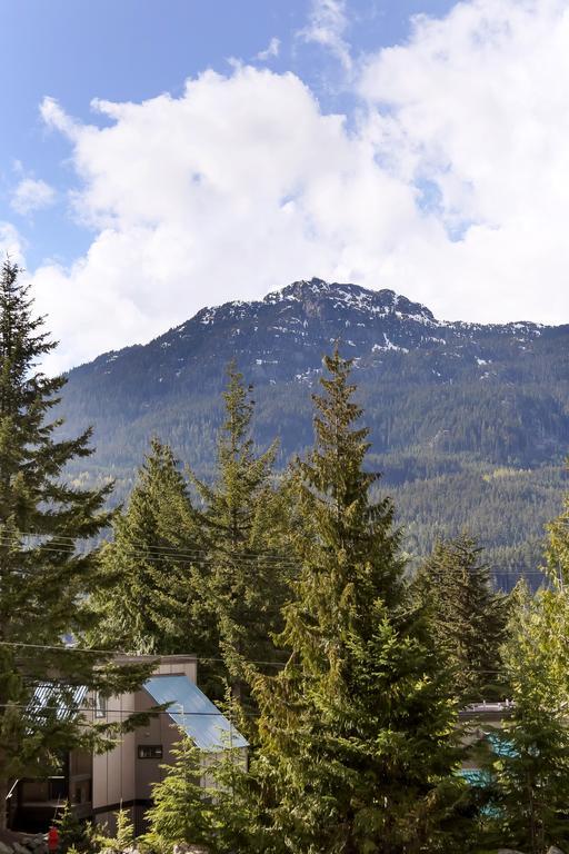 Whiski Jack Creekside Whistler Exterior photo