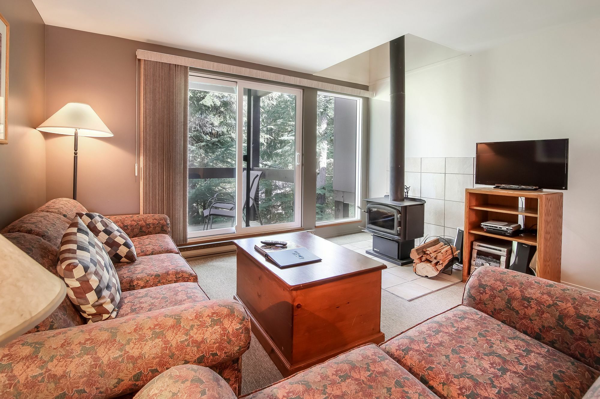 Whiski Jack Creekside Whistler Exterior photo